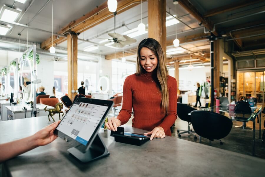 sample-woman-checkout